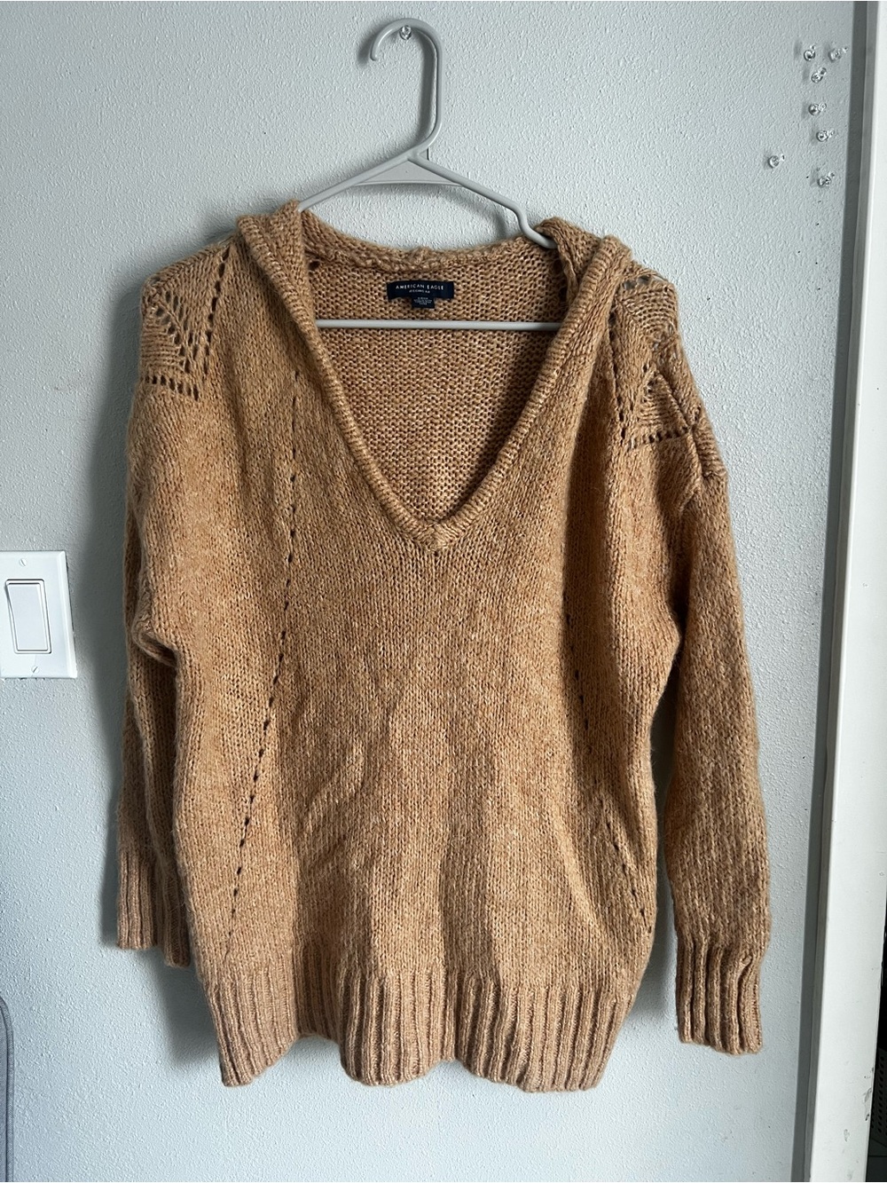 American Eagle camel/tan chunky knit v-neck